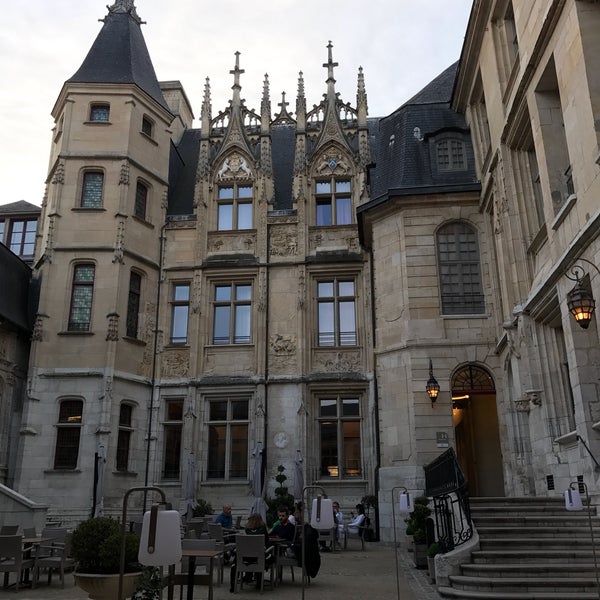 Das Foto wurde bei Hôtel de Bourgtheroulde (Autograph Collection) von Sabri A. am 4/21/2019 aufgenommen