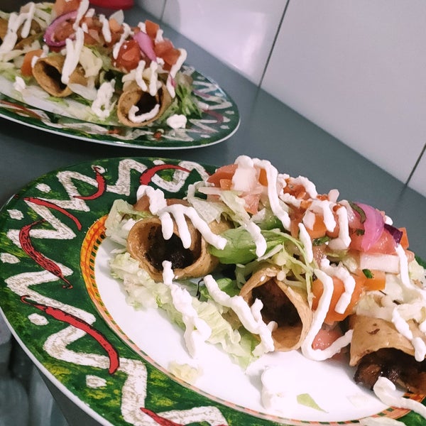 Foto tirada no(a) El Tio Taco, comida mexicana en Madrid a domicilio por Tolea D. em 8/16/2021