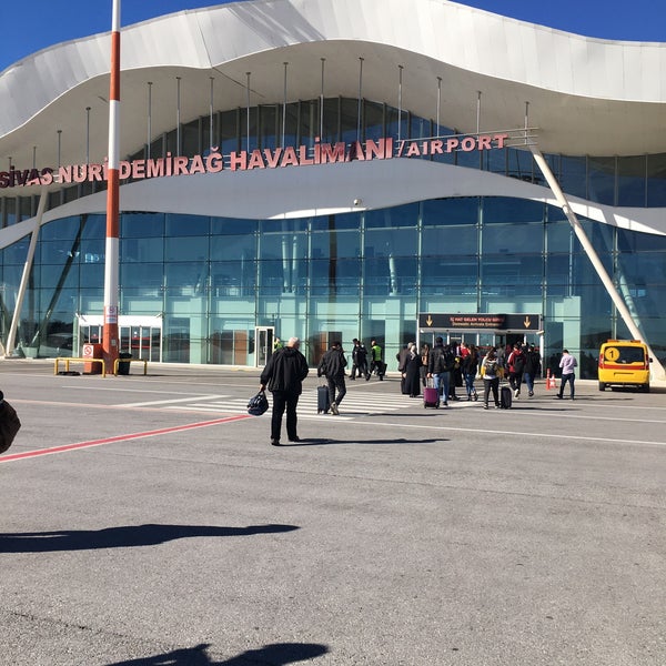 รูปภาพถ่ายที่ Sivas Nuri Demirağ Havalimanı (VAS) โดย ❤️Svl❤️ K. เมื่อ 11/6/2021