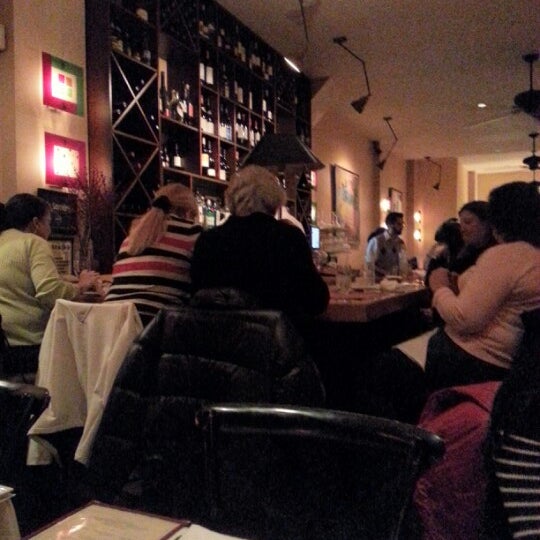 12/1/2012에 Christina C.님이 Danny Brown Wine Bar &amp; Kitchen에서 찍은 사진