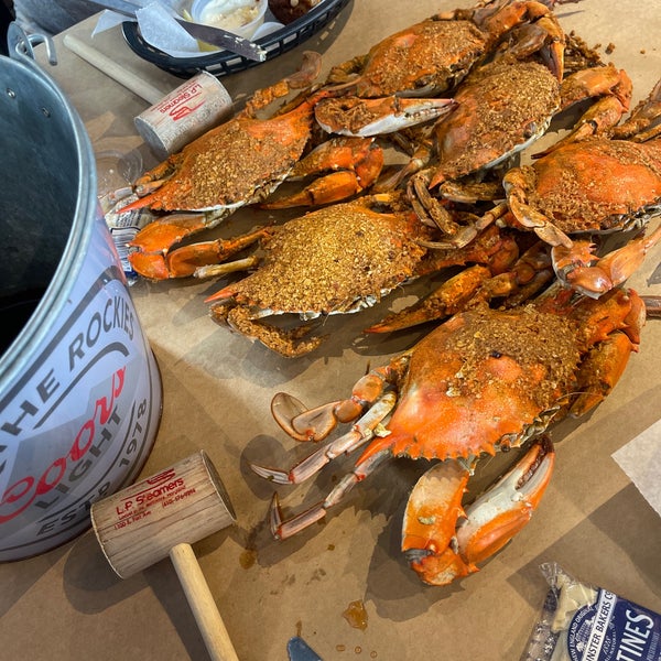 L.P. Steamers Seafood Restaurant in Locust Point
