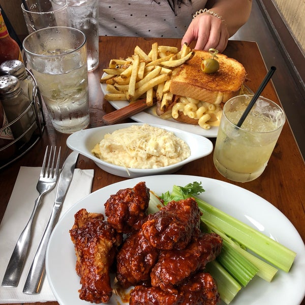 5/15/2019にKrissy H.がThe Hangout Restaurant &amp; Beach Barで撮った写真