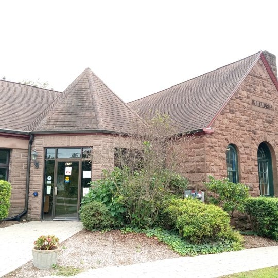 Levi E. Coe Library - Middlefield, CT