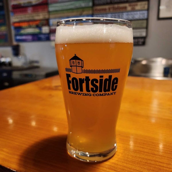 Foto diambil di Fortside Brewing Company oleh Phill M. pada 11/17/2022