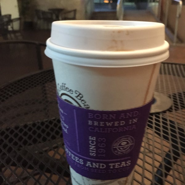 Photo taken at The Coffee Bean &amp; Tea Leaf by RBA on 3/21/2015