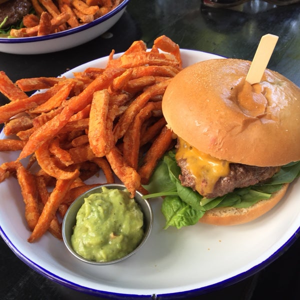 Hello honey, this burger with truffle mayo sweet potato fries and guacamole is whole different level, was never really fan of burgers since now 😍