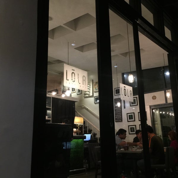 10/17/2015 tarihinde Dorees A.ziyaretçi tarafından LoLa Cafe'de çekilen fotoğraf