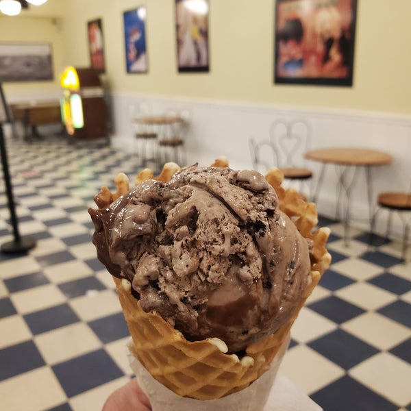 Photo taken at Beth Marie&#39;s Old Fashioned Ice Cream &amp; Soda Fountain by T.J. on 2/25/2021