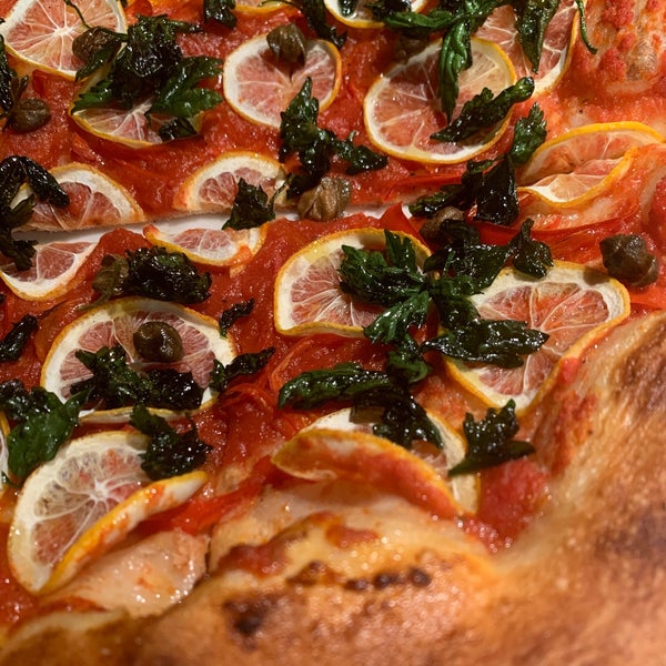 Foto diambil di Pizzeria Mozza oleh Jim M. pada 1/15/2020