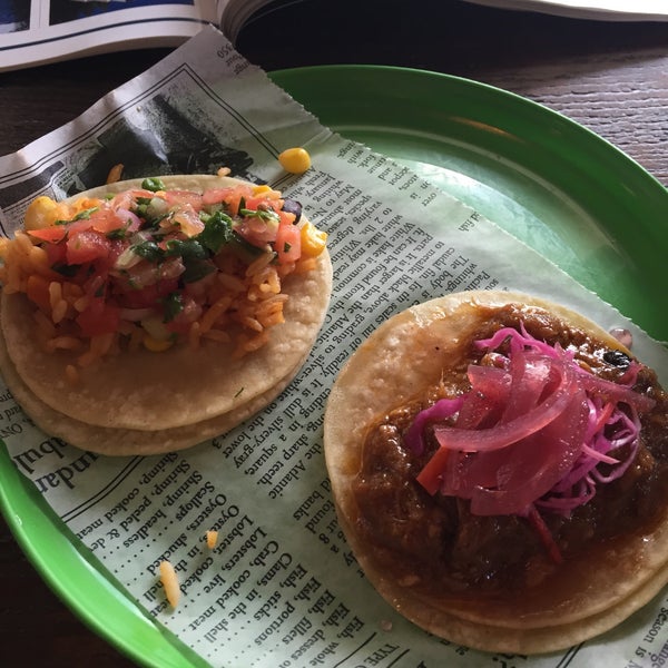 Foto diambil di La Cantina - Urban Taco Bar oleh Julianne K. pada 4/29/2015
