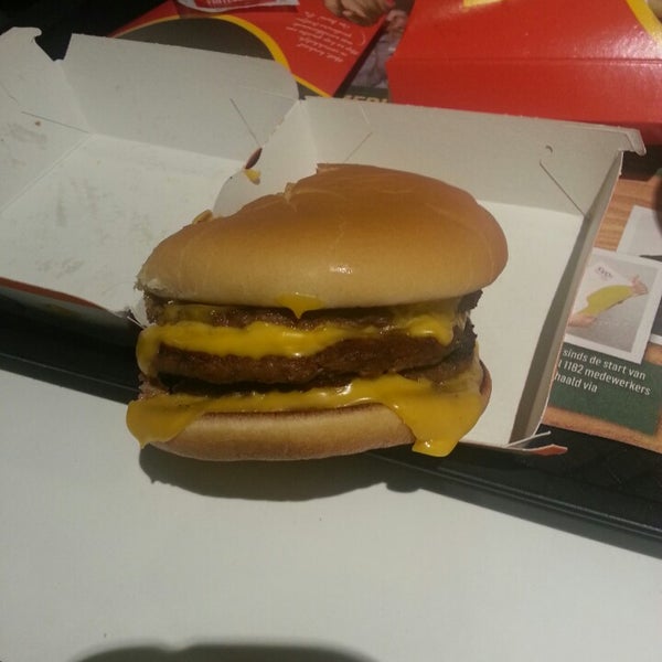 Foto tirada no(a) McDonald&#39;s por Tim R. em 1/11/2014