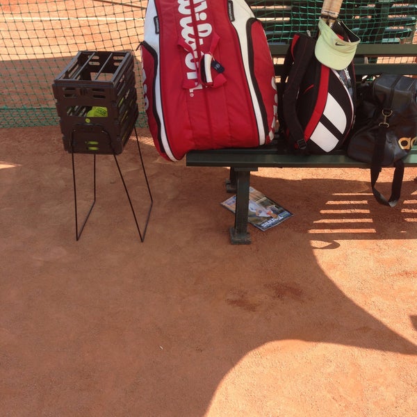 รูปภาพถ่ายที่ Академия тенниса Александра Островского โดย Igor E. เมื่อ 5/14/2013