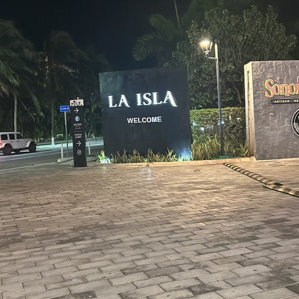 Photo taken at La Isla Shopping Village by Giio V. on 1/20/2024