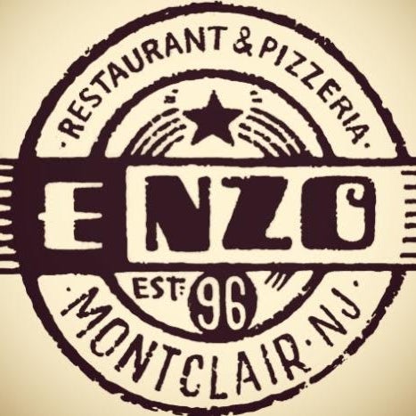 Foto tirada no(a) Enzo Pizzeria &amp; Restaurant por Enzo Pizzeria &amp; Restaurant em 8/25/2015