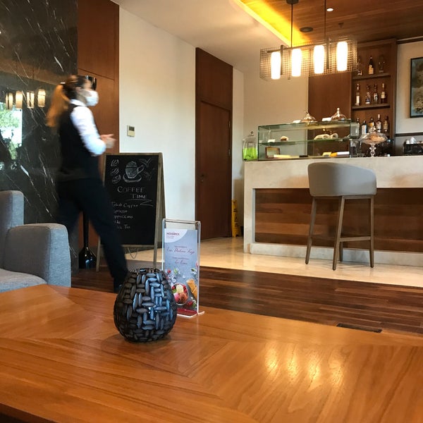 Photo taken at Mövenpick Hotel Istanbul Golden Horn by Akin on 6/9/2022