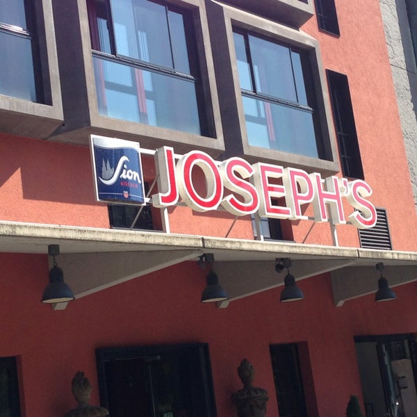 รูปภาพถ่ายที่ JOSEPH&#39;S โดย Two Beers เมื่อ 9/6/2013