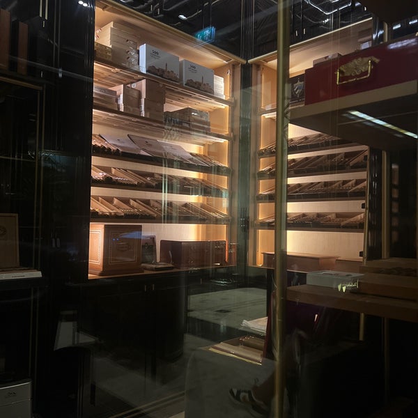 Photo prise au Cigar Terrace par Alreem 🦌 le8/2/2022