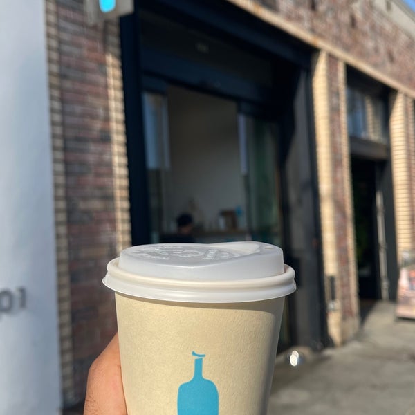 Photo taken at Blue Bottle Coffee by I on 5/18/2022