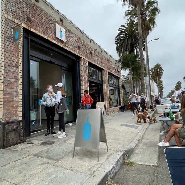 Photo taken at Blue Bottle Coffee by I on 9/26/2021