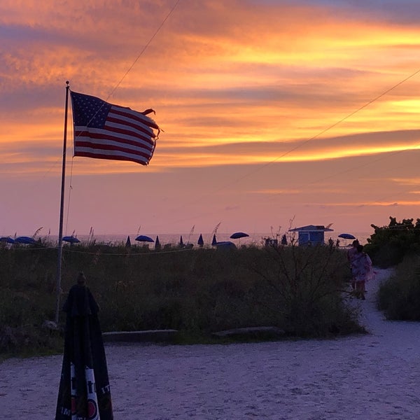 Das Foto wurde bei Toasted Monkey Beach Bar von Randy M. am 8/29/2020 aufgenommen