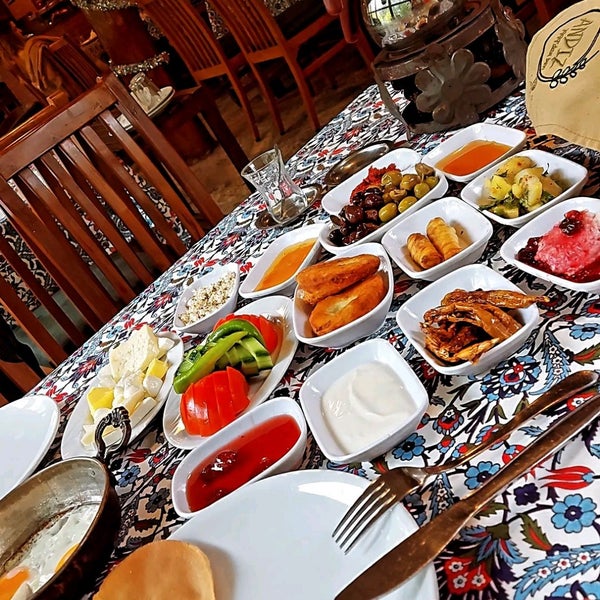 Foto diambil di Andız Köy Sofrası oleh ♛🅲🅴🆁🅴🅽♛ pada 12/30/2021
