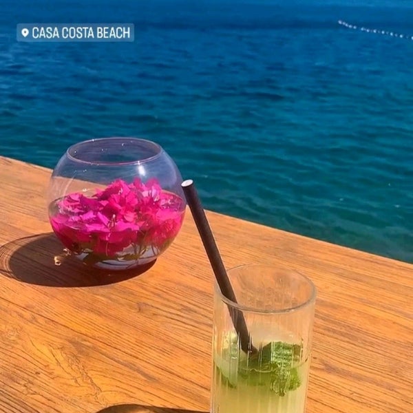 Foto tirada no(a) Casa Costa Beach &amp; Lounge por Yiğit em 7/5/2022