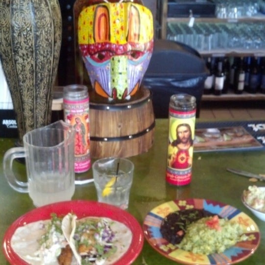 6/11/2013 tarihinde Ethan W.ziyaretçi tarafından Mezcalito&#39;s Cocina &amp; Tequila Bar'de çekilen fotoğraf