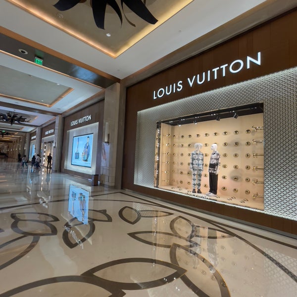 Louis Vuitton opens second branch at Solaire Resort & Casino