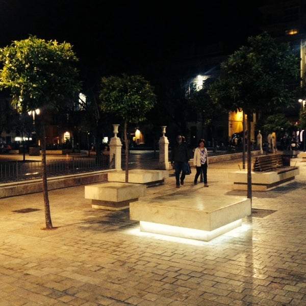 Foto tirada no(a) La Plaza por Carlos . Albert r. em 4/17/2014