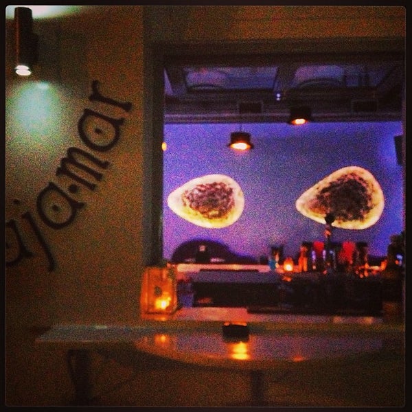 รูปภาพถ่ายที่ Bajamar Cocktail Bar โดย Christos T. เมื่อ 9/16/2013