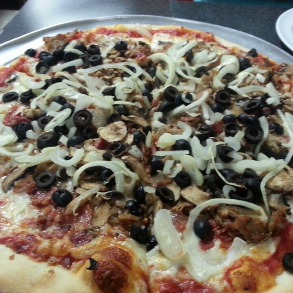 11/13/2013에 John V.님이 King&#39;s Pizza에서 찍은 사진