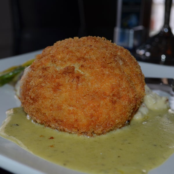 Enjoy a FREE $9 Martini with the purchase of an entree tonight..like Sophia's Choice..fontina stuffed chicken breast wrapped in prosciutto, panko breaded & baked, served with a creamy pesto sauce $17!