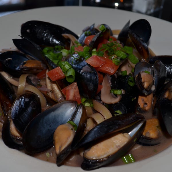 Dinner Special..Mussels, Mushrooms, Tomato, Shallot & Fettuccine in a Red Wine Butter Sauce $17..enjoy a FREE Field of Dreams Salad prior!