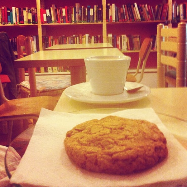 Photo taken at Babèlia Books &amp; Coffee by Samuel L. on 3/2/2013