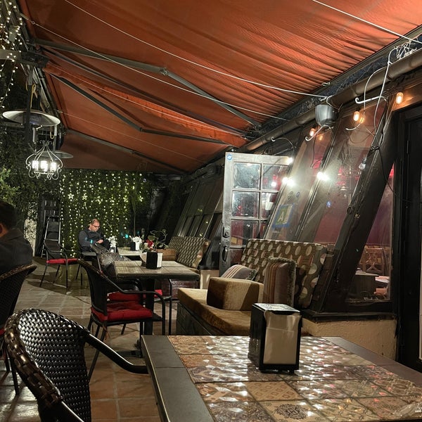 2/21/2022 tarihinde ABDULRAHMAN A.ziyaretçi tarafından Liwan Restaurant &amp; Hookah Lounge'de çekilen fotoğraf
