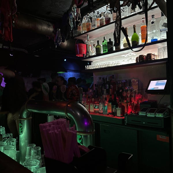 Le N'Importe Quoi Bar à cocktail à Paris