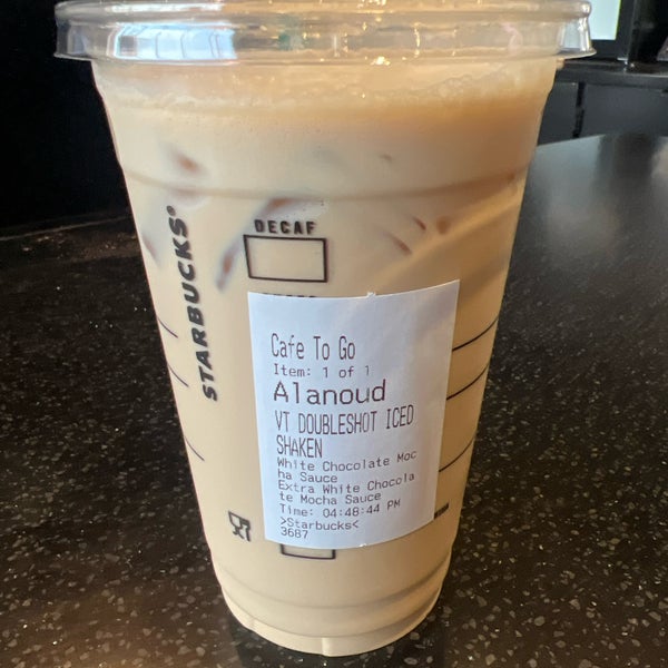 Foto diambil di Starbucks oleh A Alsaud pada 12/19/2023
