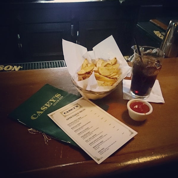 This's my fifth times came here a Casey's Irish Pub in Dwntwn L.A. Here's REAALLY soo enjoyable @ Casey's Irish Pub Grill & Bars! I'm given it a FIVE STARS (🌟🌟🌟🌟🌟) 🍔🍔🍟🍟🍹🍺👍😋 Yummiest!