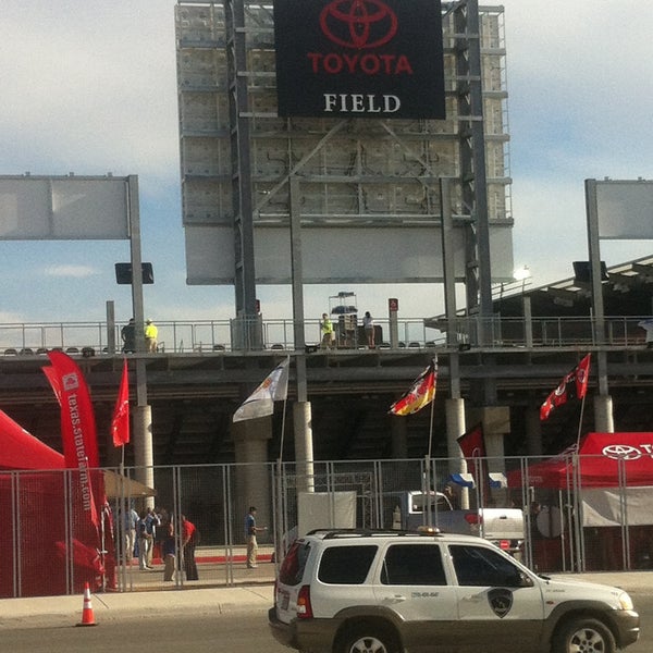 รูปภาพถ่ายที่ Toyota Field โดย Bill B. เมื่อ 5/4/2013