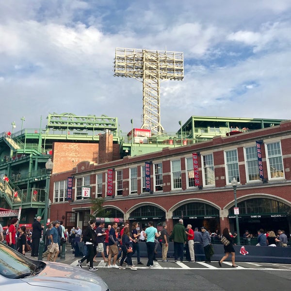 รูปภาพถ่ายที่ Red Sox Team Store โดย Eunice M. เมื่อ 9/7/2018