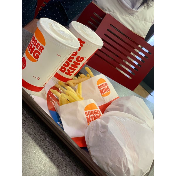รูปภาพถ่ายที่ Burger King โดย SHiva เมื่อ 5/29/2023