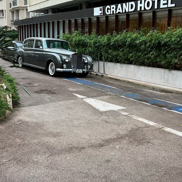 Foto diambil di Le Grand Hotel oleh AB🇶🇦 pada 6/28/2022