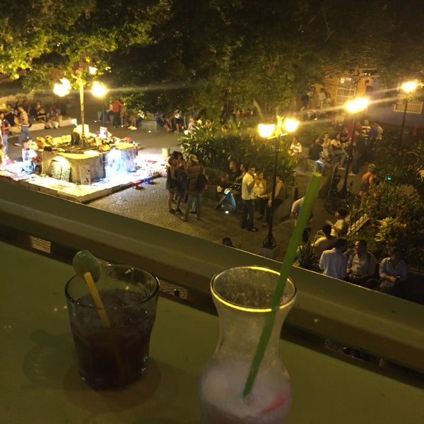 Foto scattata a El Balcón Eat Drink Love da Lina S. il 5/14/2016