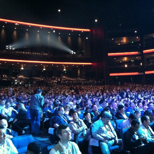 รูปภาพถ่ายที่ Peacock Theater โดย Andy H. เมื่อ 5/6/2013