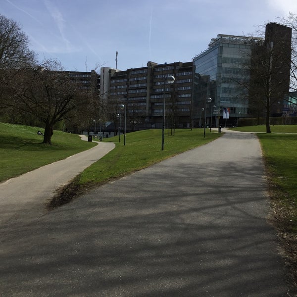 4/7/2018 tarihinde Noam V.ziyaretçi tarafından Vrije Universiteit Brussel - Brussels Humanities, Sciences &amp; Engineering Campus'de çekilen fotoğraf