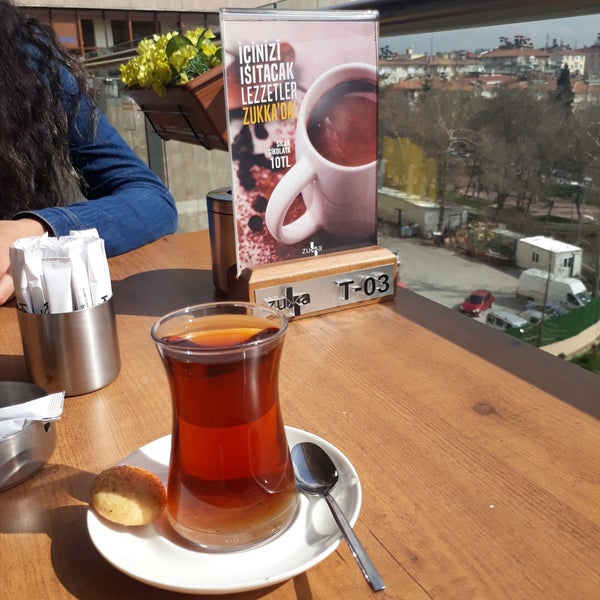 Foto diambil di Zukka Kitap &amp; Kafe oleh Selman Efe pada 3/3/2018