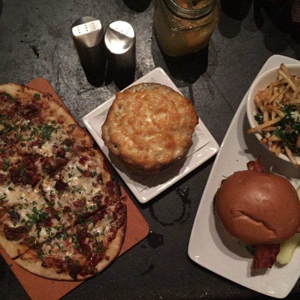 This food was amazing!! Had the baked mac and cheese, bbq pizza and burger with truffle fries! The drinks were great too!! Definitely will be coming back!