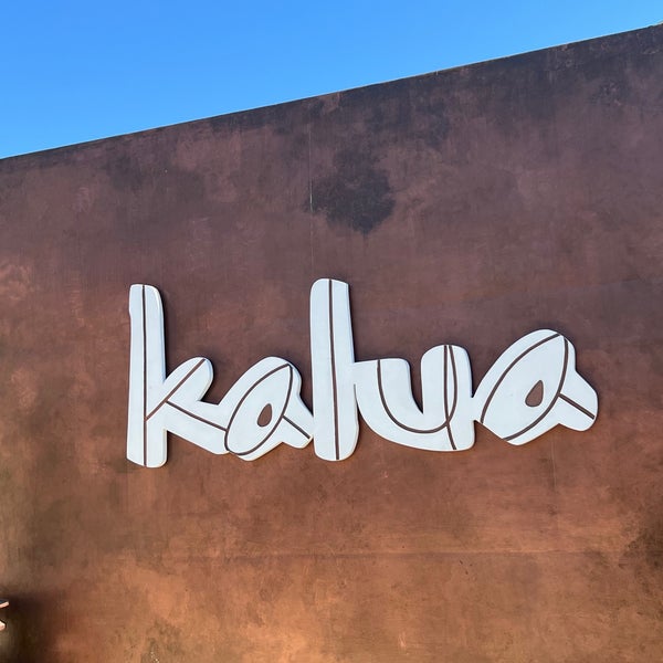 รูปภาพถ่ายที่ Kalua โดย Saleh เมื่อ 8/5/2023