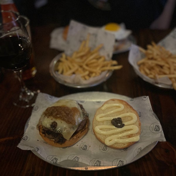 Foto tirada no(a) Black Iron Burger por Shirley T. em 1/21/2023