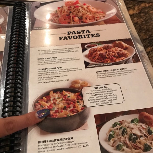 Photo taken at BJ&#39;s Restaurant &amp; Brewhouse by Silver R. on 2/5/2018